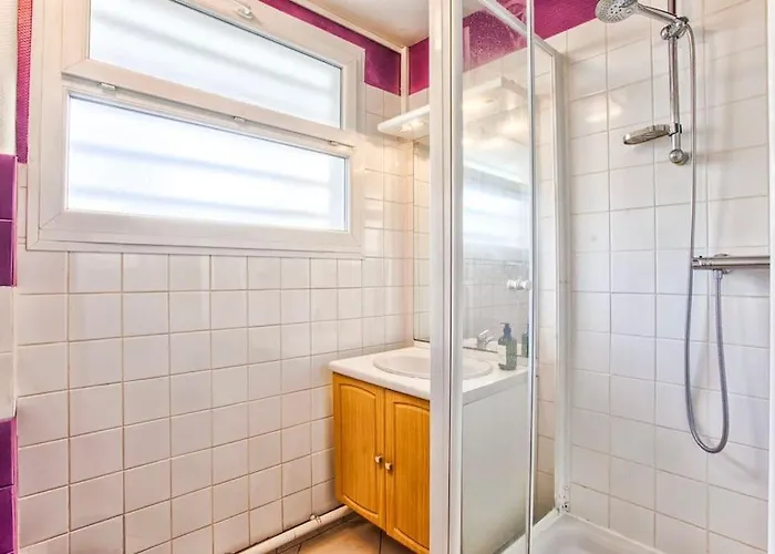 Bel Rdc Avec Parking Gratuit Lägenhet