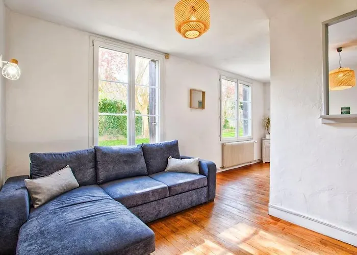 Bel Rdc Avec Parking Gratuit Lägenhet